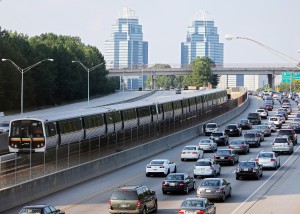 A MARTA train makes its way north past Ga. 400 traffic near Sandy Springs on a typical afternoon rush hour. BEN GRAY / BGRAY@AJC.COM