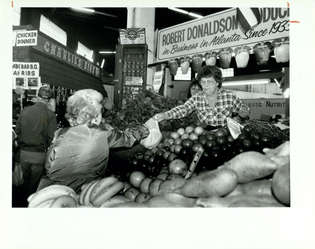 Robert Donaldson's Produce Stand, April 4, 1991, AJCP 144-011j Atlanta Journal Constitution Photographic Archive, Special Collections and Archives, Georgia State University Library.