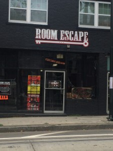 Escape the Room is an entertainment business that is becoming popular now, especially among those in their mid-teens to mid-twenties.